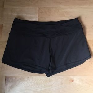 Lululemon groovy run short